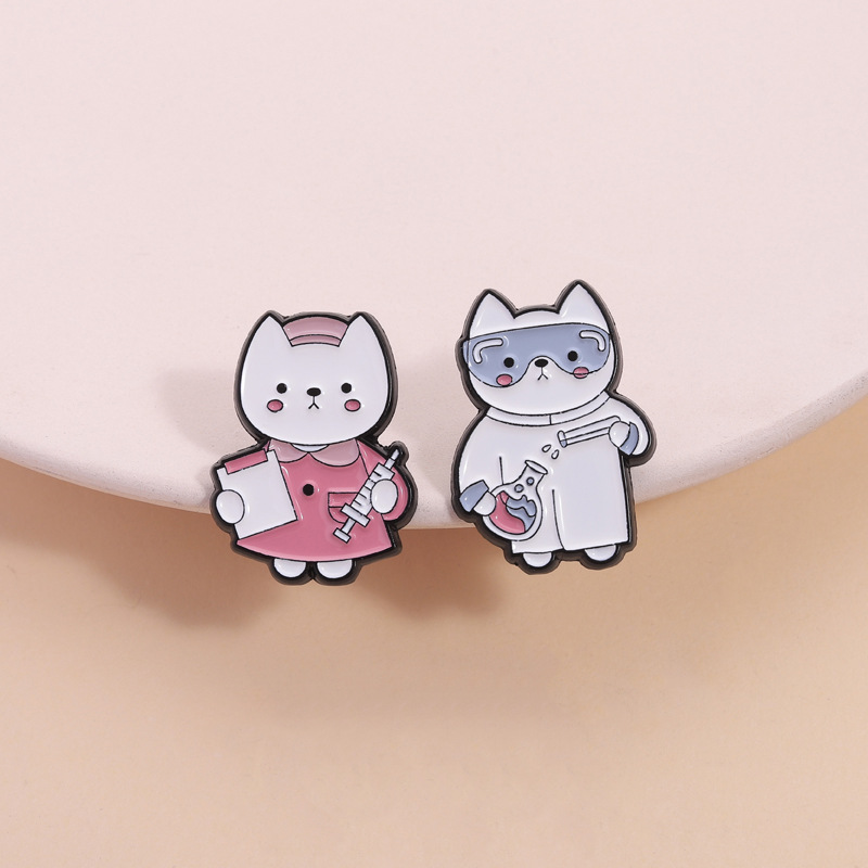 Broche en émail chat médical d - Medical Lab Supplies avis et prix