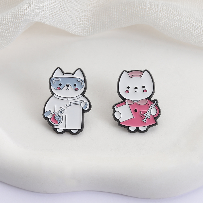 Broche en émail chat médical d - Medical Lab Supplies avis et prix